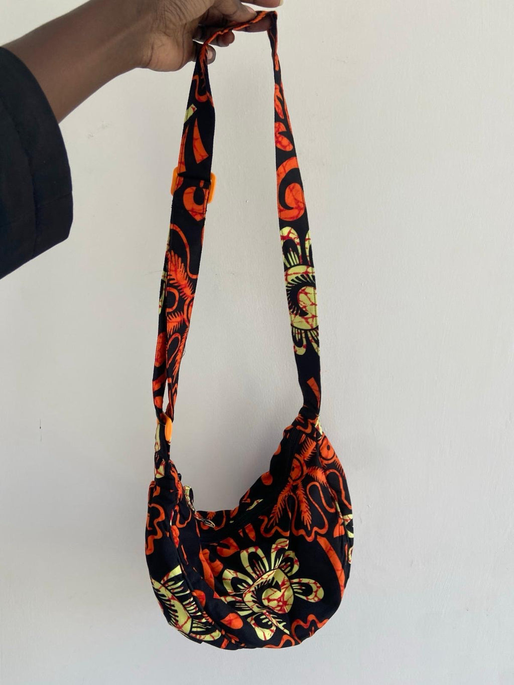 Mara Eclipse Crossbody