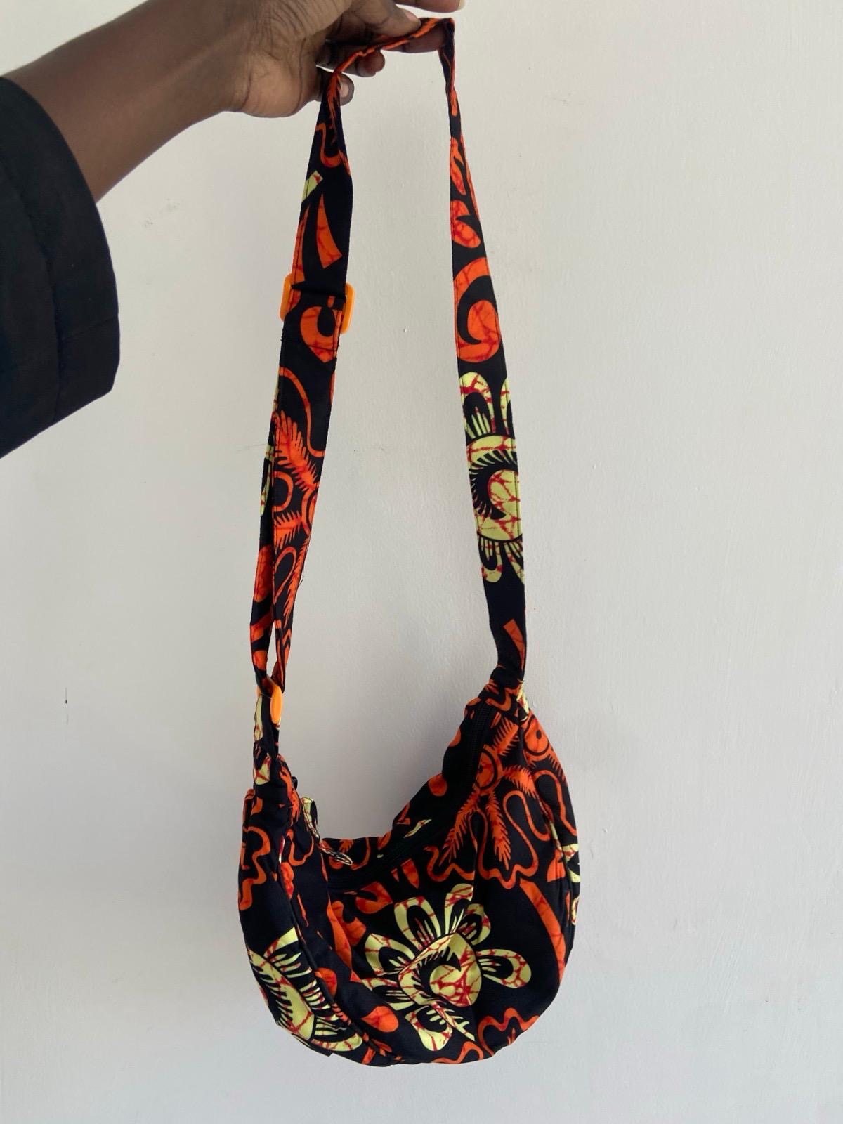 Mara Eclipse Crossbody